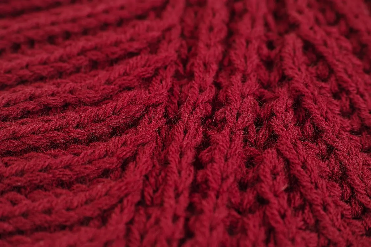 Ribbed vs. Cable vs. Waffle Knit: How Sweater Texture Changes Your Outfit