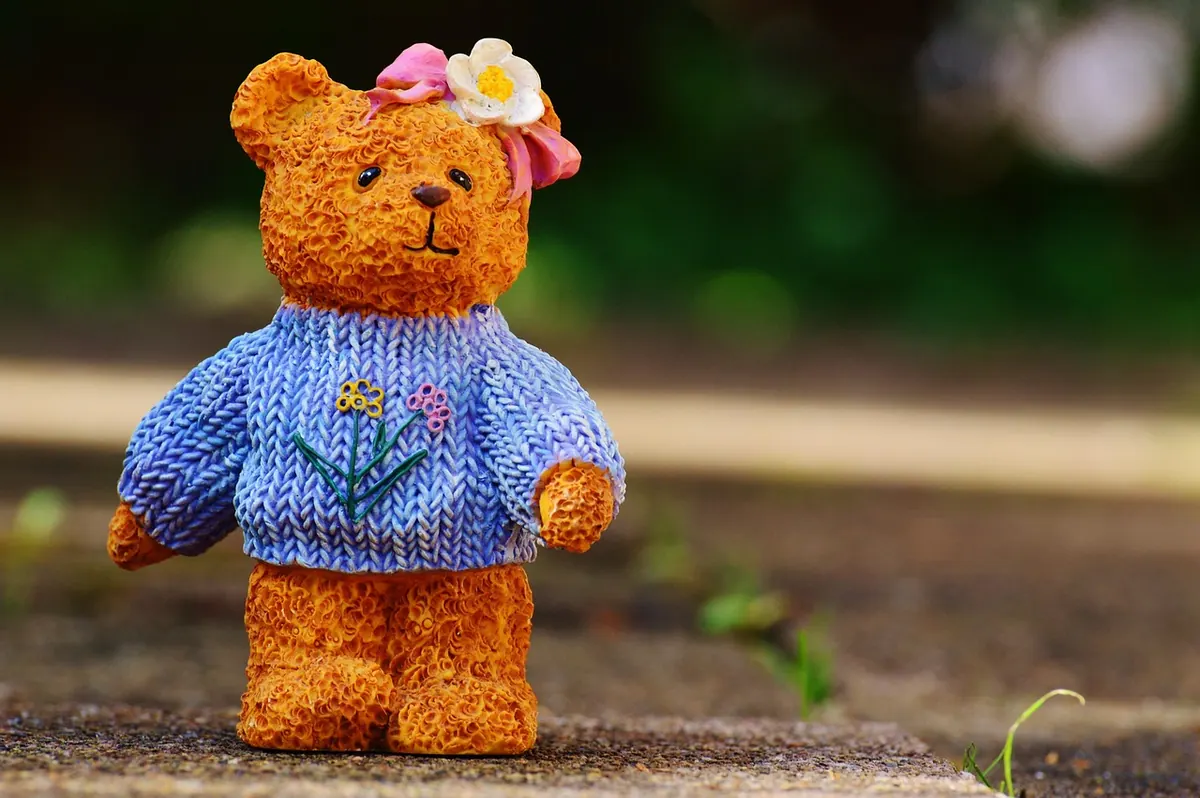 Spring Knitwear Trends 2025: Lightweight Sweaters, Pastels, and Pointelle